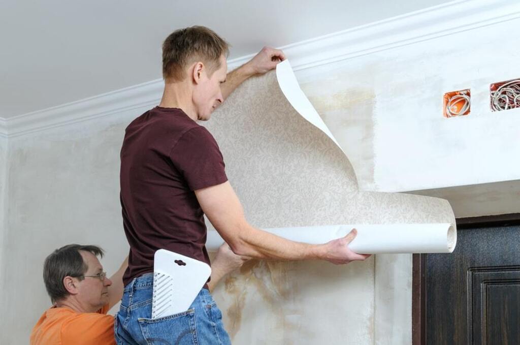 Préparation et pose du papier peint pré encollé